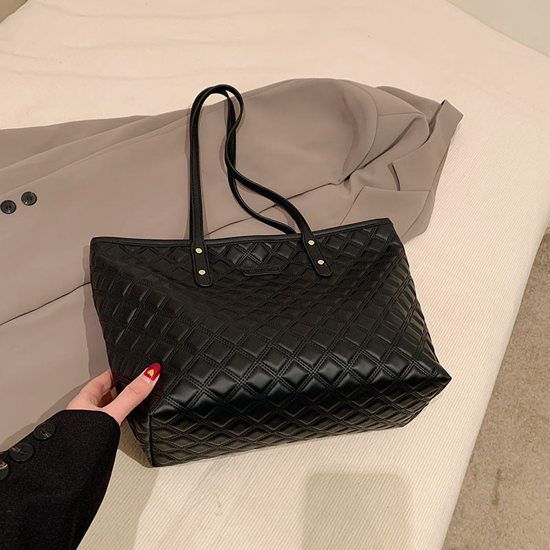 Commuter Shoulder Bag With A Diamond-check Pattern